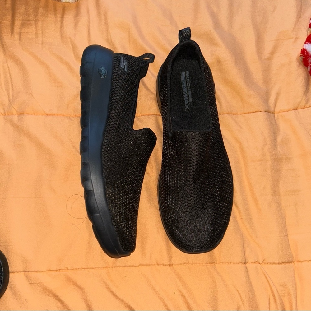 Skechers goga max black shoes